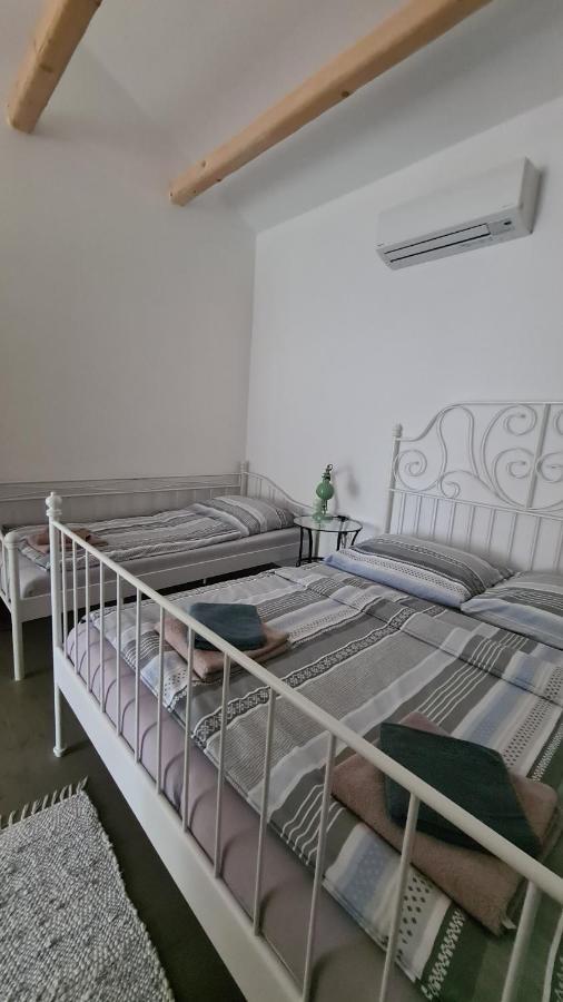 La Bobul Apartmens Drnholec Exterior foto