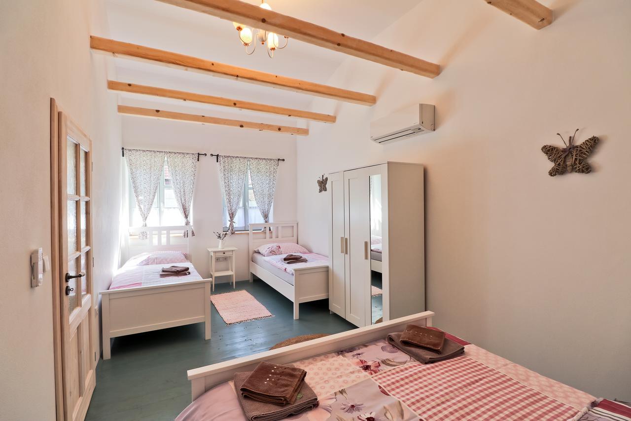 La Bobul Apartmens Drnholec Exterior foto